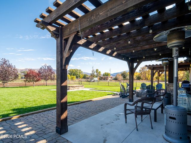 152 N 8750, Huntsville, UT 84317