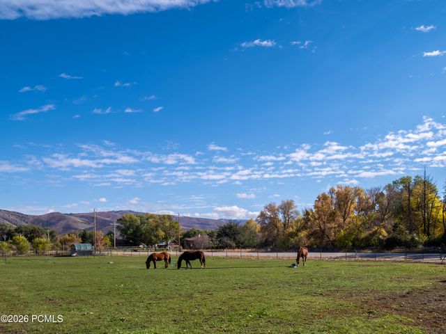 152 N 8750, Huntsville, UT 84317