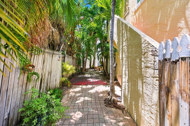 927 4th Street, Miami Beach, FL 33139