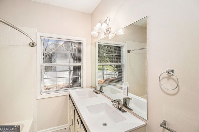 96 Pointe View Court, Jackson, GA 30233