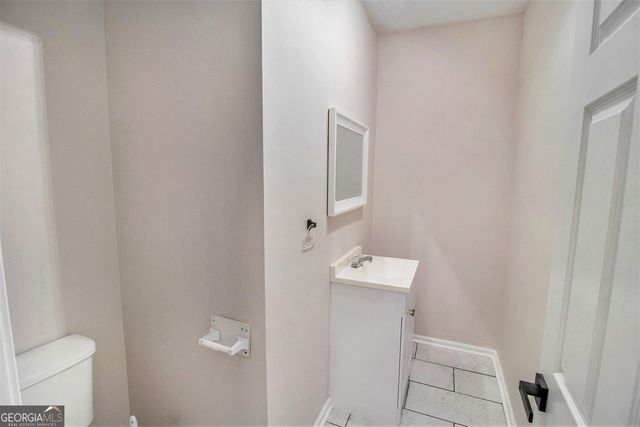 96 Pointe View Court, Jackson, GA 30233