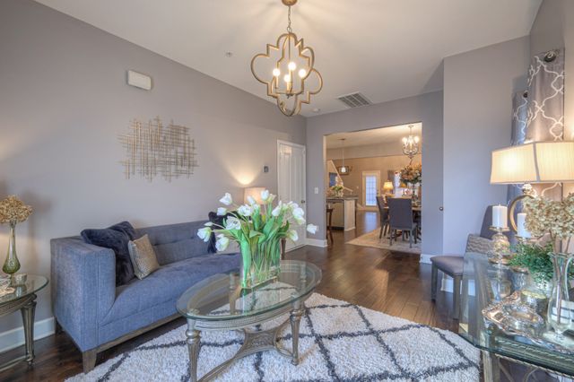 1051 Chatsworth Dr, Old Hickory, TN 37138