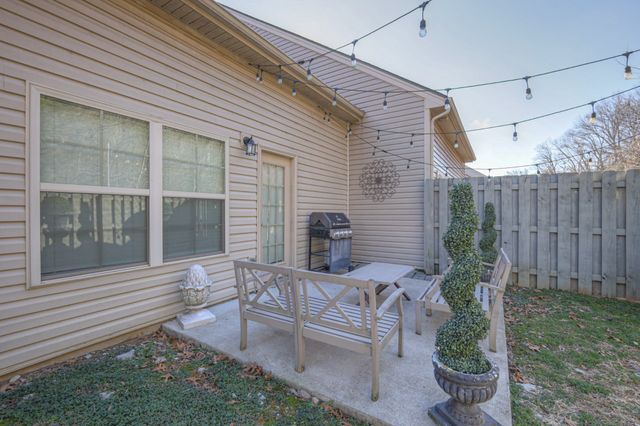 1051 Chatsworth Dr, Old Hickory, TN 37138