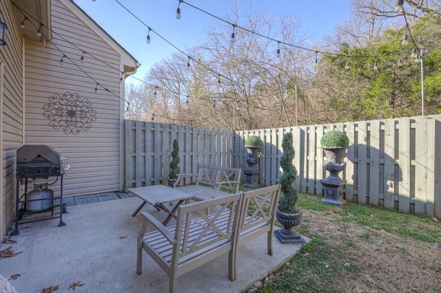 1051 Chatsworth Dr, Old Hickory, TN 37138