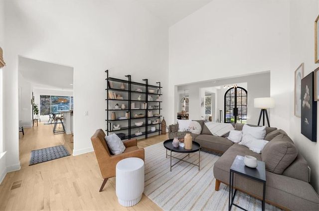 115 Valley Summit Court, Roswell, GA 30075