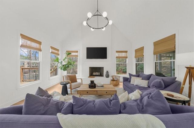 115 Valley Summit Court, Roswell, GA 30075