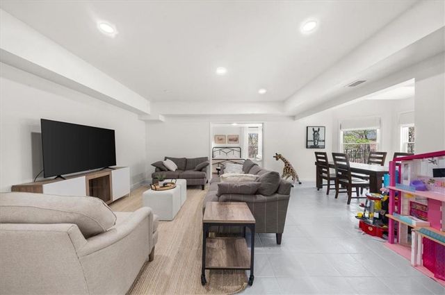 115 Valley Summit Court, Roswell, GA 30075