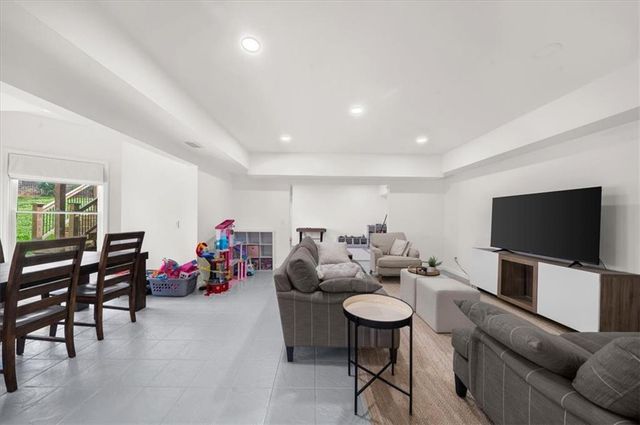 115 Valley Summit Court, Roswell, GA 30075