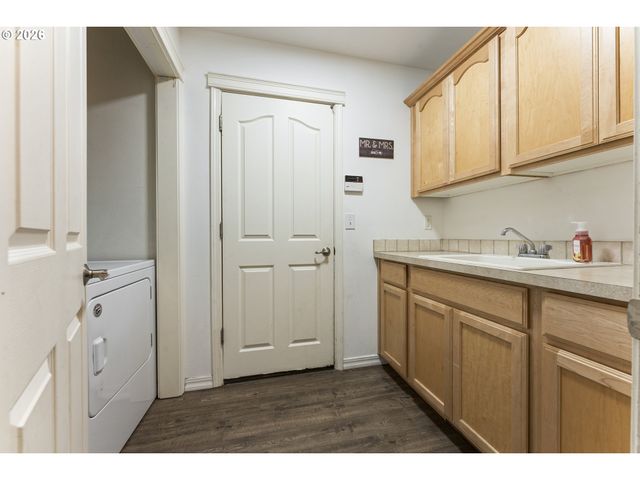 904 Isabel Dr, Jefferson, OR 97352