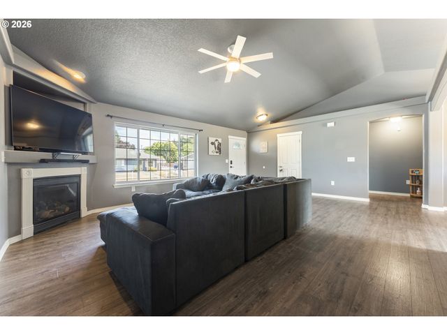 904 Isabel Dr, Jefferson, OR 97352