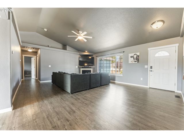904 Isabel Dr, Jefferson, OR 97352