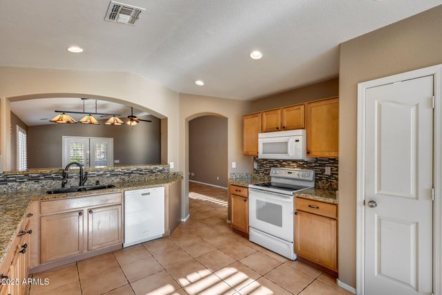 10588 E DUTCHMANS Trail, Gold Canyon, AZ 85118