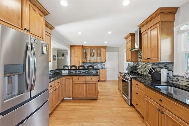 7 Pincushion Rd, Framingham, MA 01702