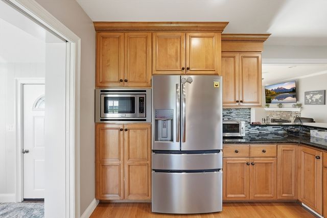 7 Pincushion Rd, Framingham, MA 01702