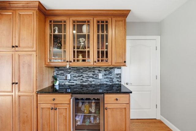 7 Pincushion Rd, Framingham, MA 01702