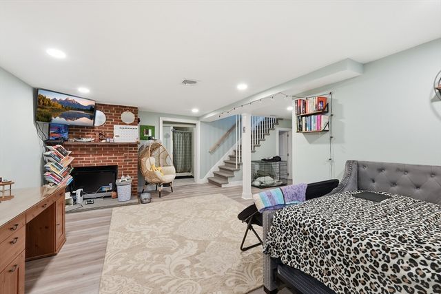 7 Pincushion Rd, Framingham, MA 01702
