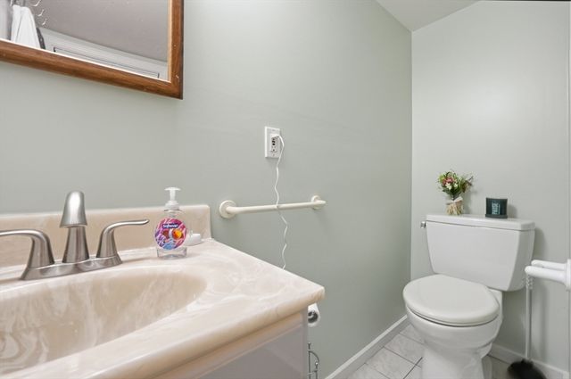 7 Pincushion Rd, Framingham, MA 01702