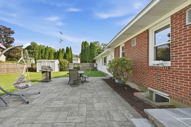 7 Pincushion Rd, Framingham, MA 01702