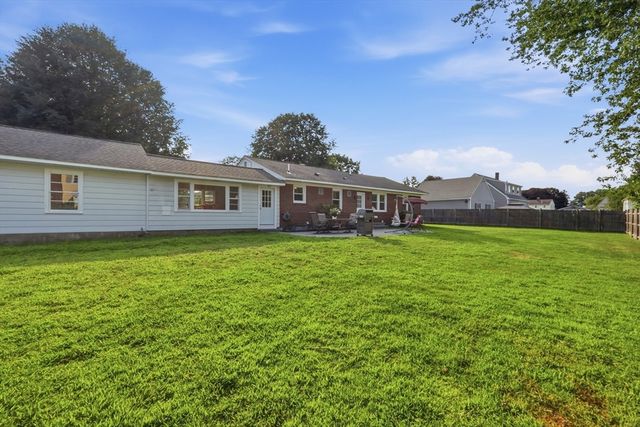 7 Pincushion Rd, Framingham, MA 01702
