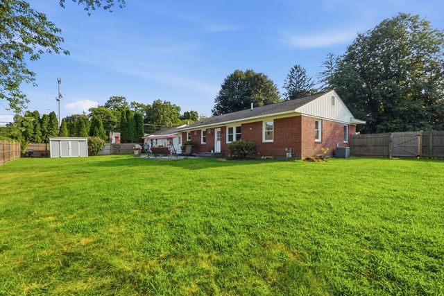 7 Pincushion Rd, Framingham, MA 01702