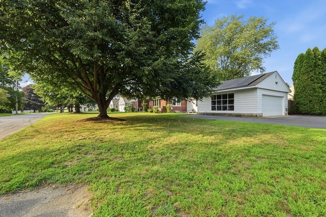 7 Pincushion Rd, Framingham, MA 01702