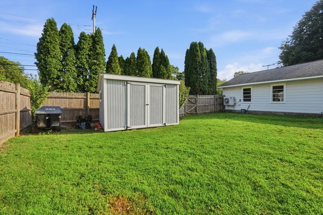 7 Pincushion Rd, Framingham, MA 01702