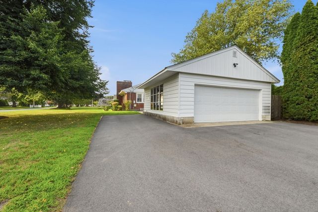 7 Pincushion Rd, Framingham, MA 01702