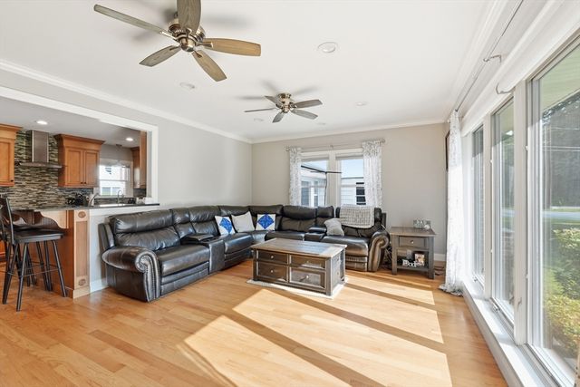 7 Pincushion Rd, Framingham, MA 01702