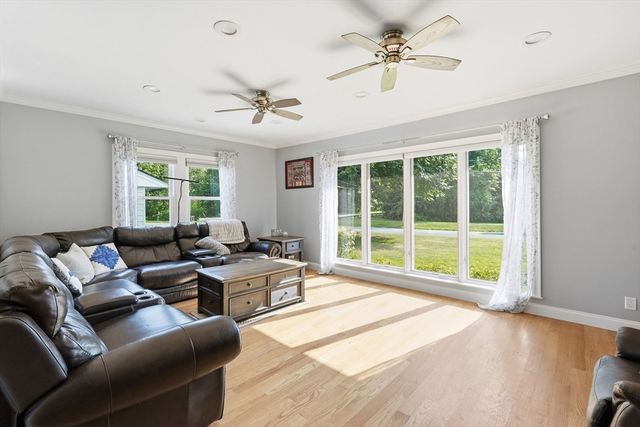7 Pincushion Rd, Framingham, MA 01702