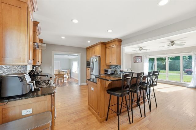 7 Pincushion Rd, Framingham, MA 01702