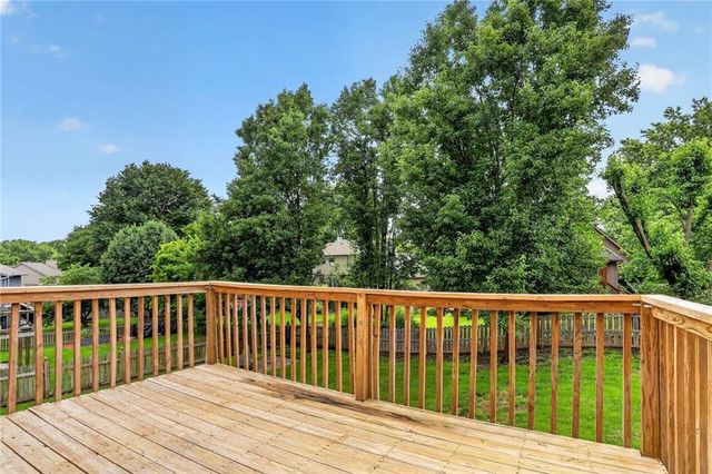 724 N Plum Rose Drive, Liberty, MO 64068