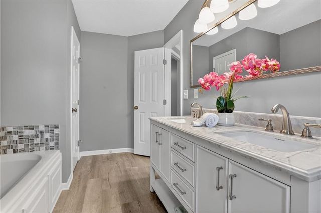 724 N Plum Rose Drive, Liberty, MO 64068