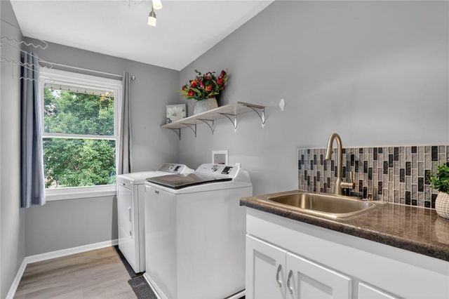 724 N Plum Rose Drive, Liberty, MO 64068