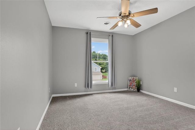 724 N Plum Rose Drive, Liberty, MO 64068