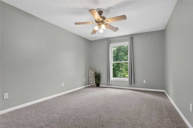 724 N Plum Rose Drive, Liberty, MO 64068