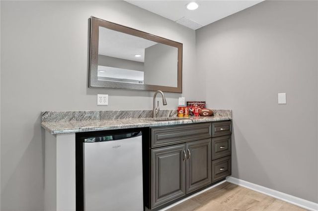 724 N Plum Rose Drive, Liberty, MO 64068
