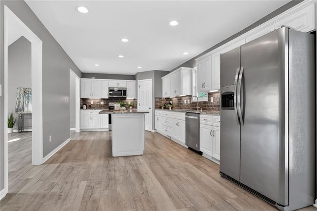 724 N Plum Rose Drive, Liberty, MO 64068