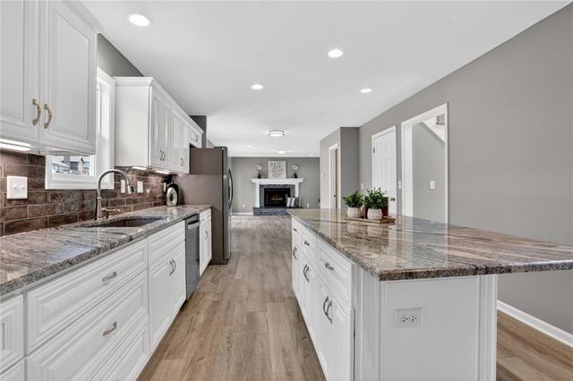 724 N Plum Rose Drive, Liberty, MO 64068