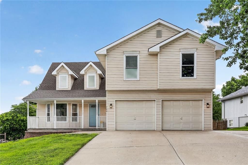 724 N Plum Rose Drive, Liberty, MO 64068