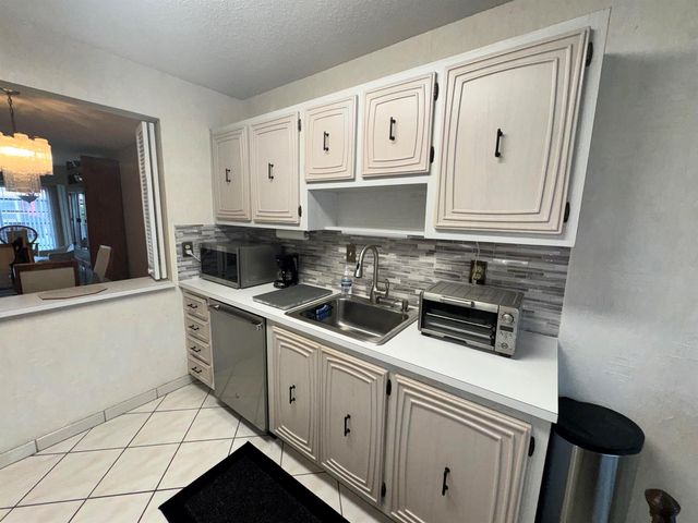 13731 Flora Place C, Delray Beach, FL 33484