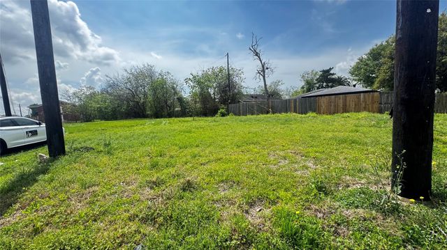 2109 W Texas Avenue, Baytown, TX 77520
