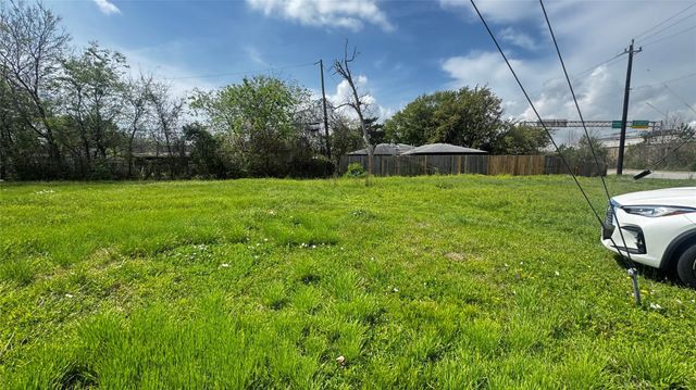 2109 W Texas Avenue, Baytown, TX 77520