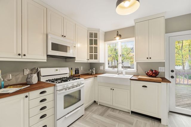 54 Barrows Street, Dedham, MA 02026