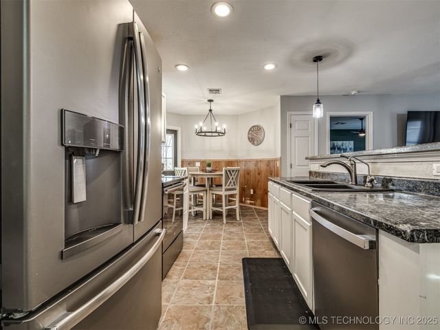 17104 S Memorial Drive, Bixby, OK 74008