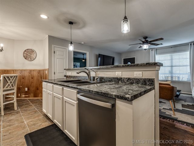 17104 S Memorial Drive, Bixby, OK 74008