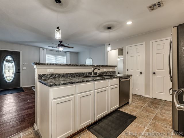 17104 S Memorial Drive, Bixby, OK 74008