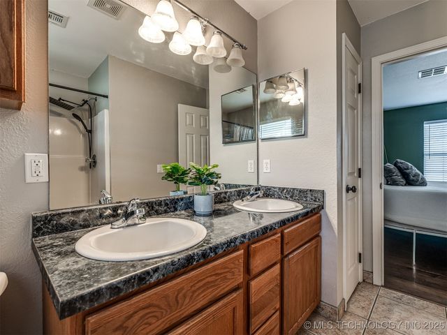 17104 S Memorial Drive, Bixby, OK 74008