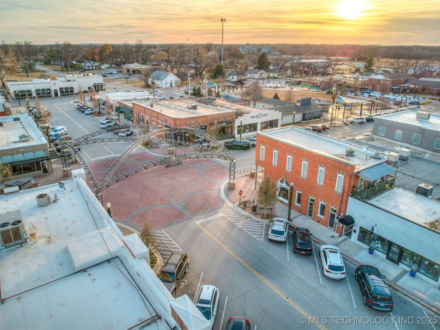 17104 S Memorial Drive, Bixby, OK 74008