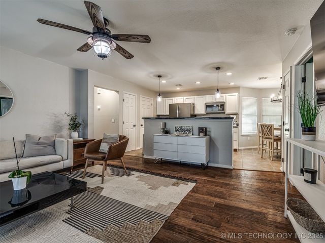 17104 S Memorial Drive, Bixby, OK 74008