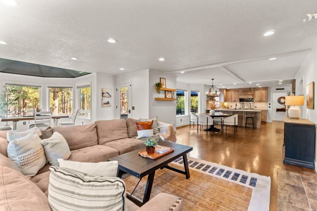 69550 Deer Ridge Road, Sisters, OR 97759